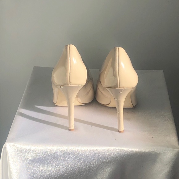 GUESS? Patent Pointed Pumps - Picture 3 of 5